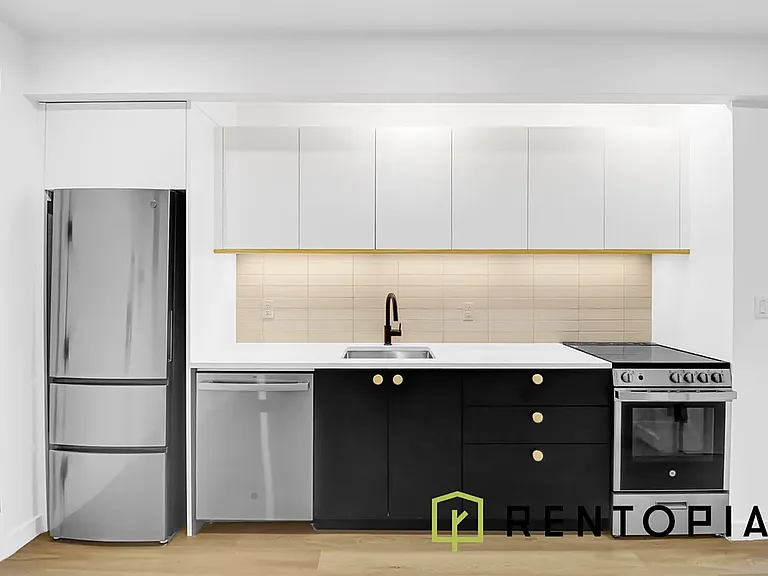 658 Madison St #3G — Photo 3