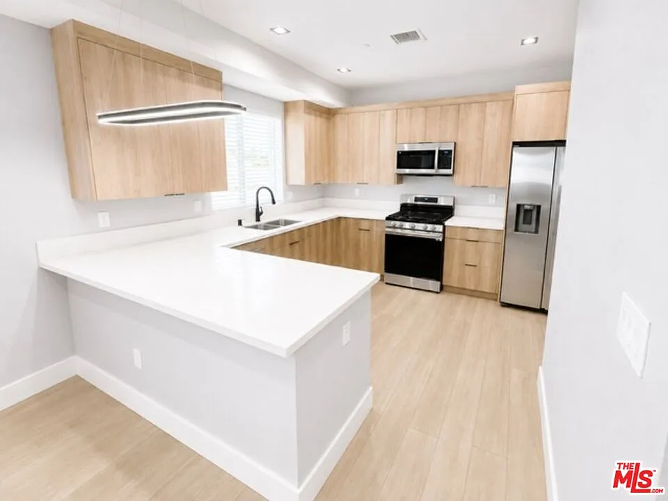 14833 Erwin St #6