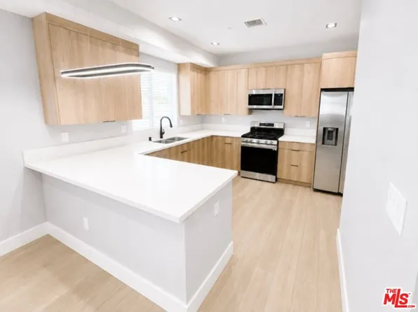 14833 Erwin St #6, Van Nuys, CA 91411