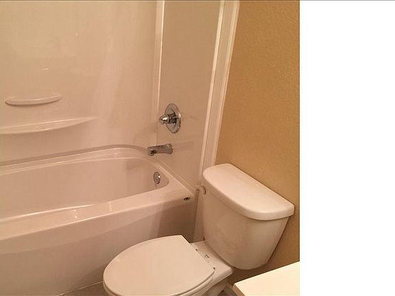 5th image of 210 NW Battle Hill Ln