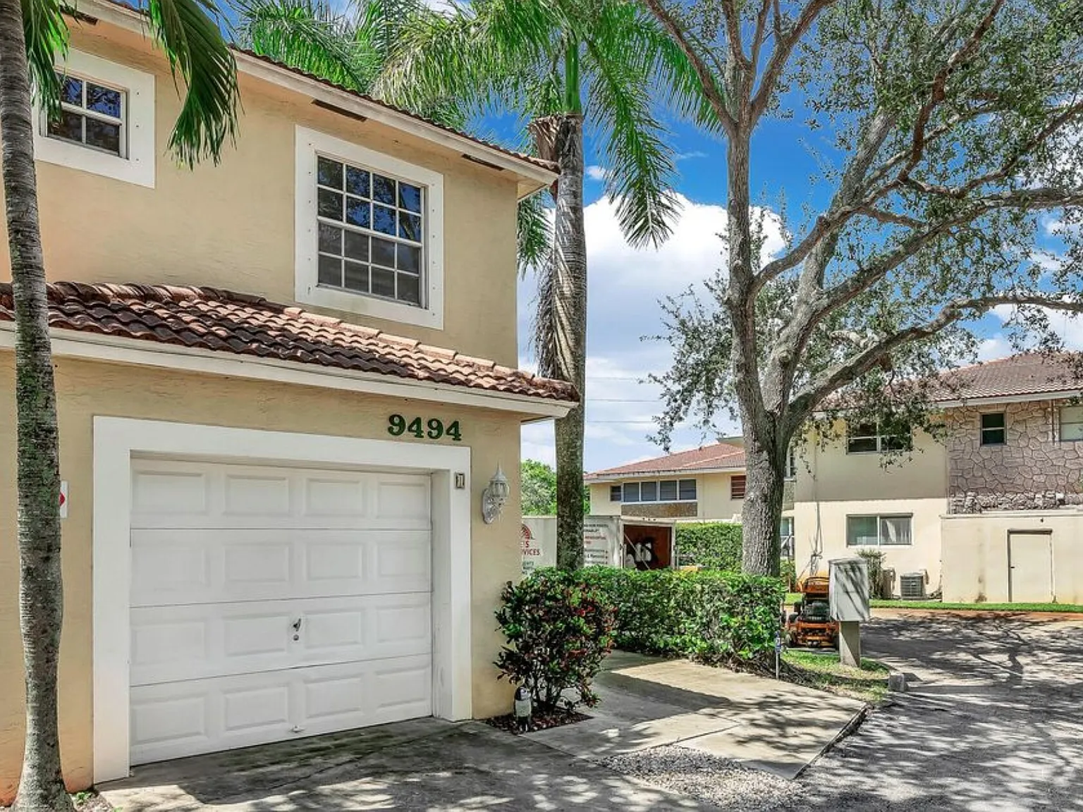 3 bed, 2.5 bath, 1377 sqft, $2,700 — Photo 3