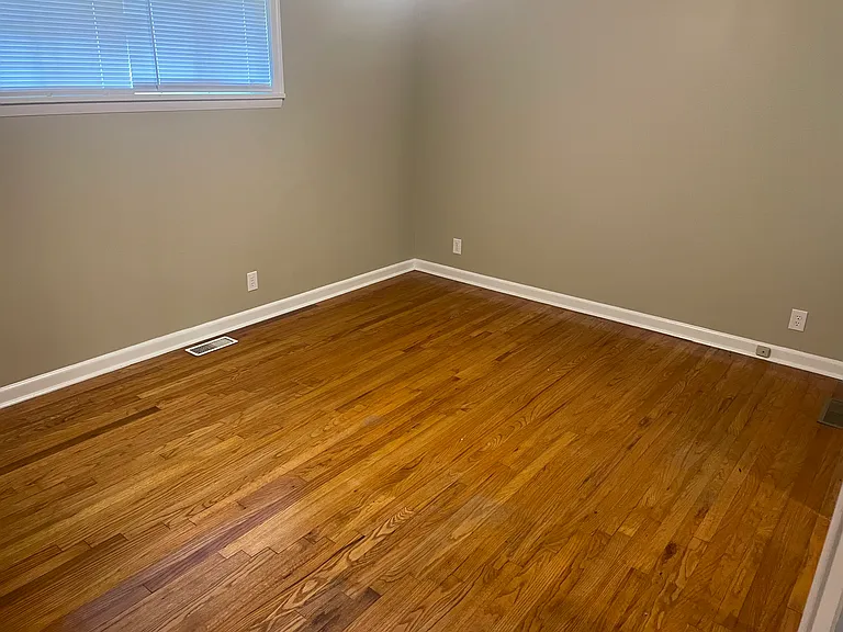 105 Suburban Dr — Photo 9