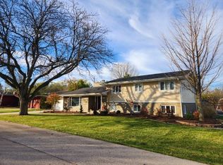 5394 Hilltop Dr, Bay city, MI