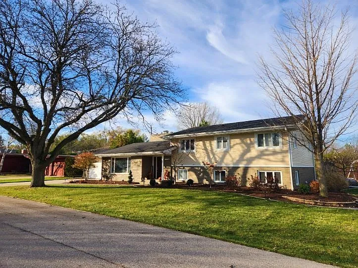 5394 Hilltop Dr photo 1