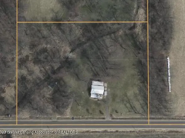 3210 W Mount Hope Hwy, Mulliken, MI 48861