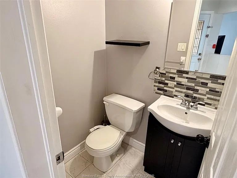 1000 Peach Blossom Cres — Photo 6