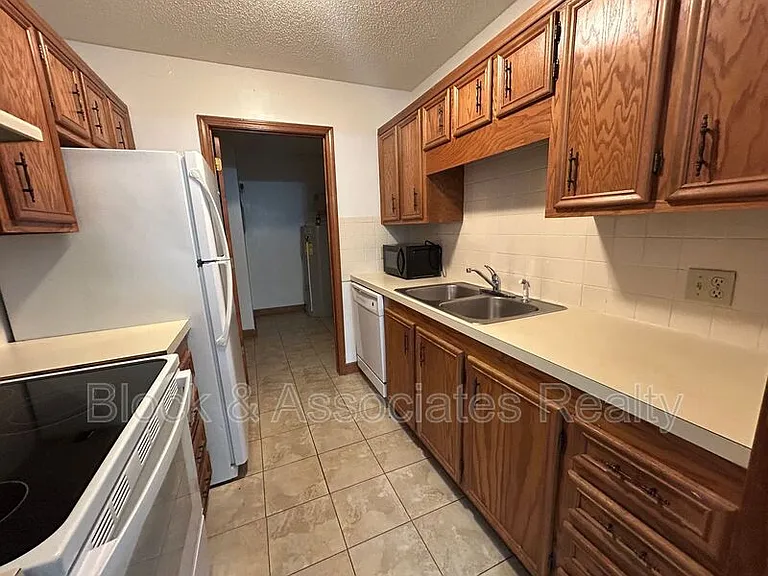 316A Windsor Manor Way — Photo 2