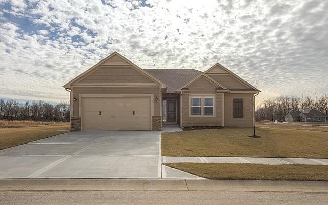1st image of 817 W Solomon Dr