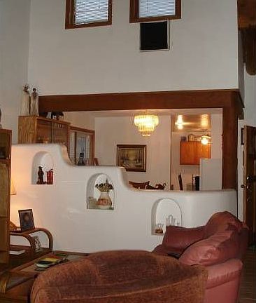 Nichos & wood beams
