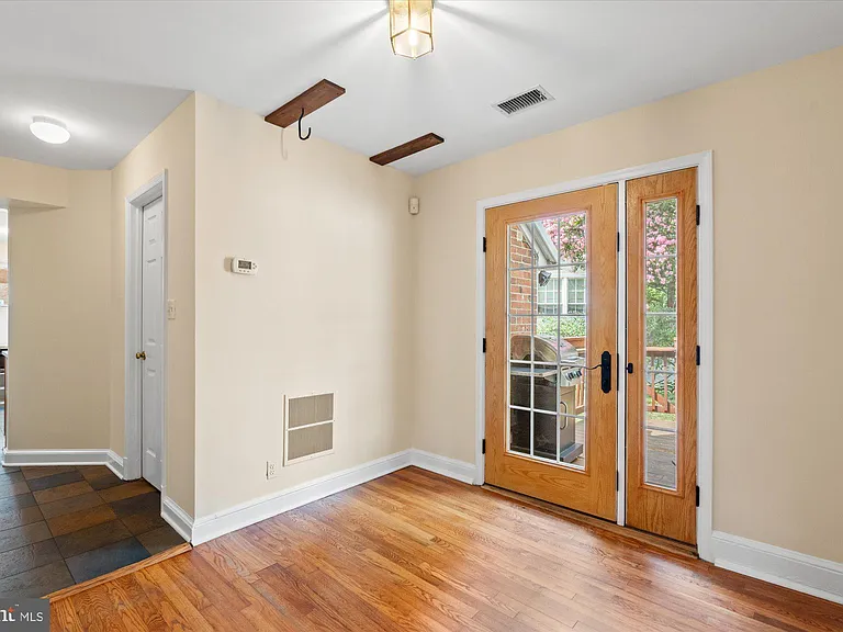 16 E Braddock Rd — Photo 16