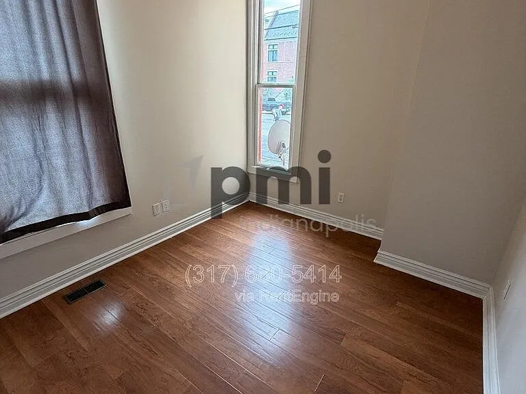 233 N East St — Photo 19