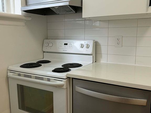 5th image of 663 Tweedsmuir Ave #1