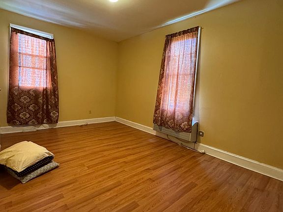 3rd image of 384 Wells Street