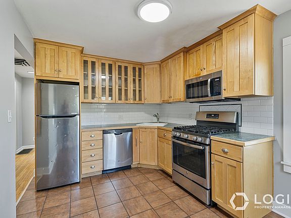 3rd image of 1213 E Lorraine Dr