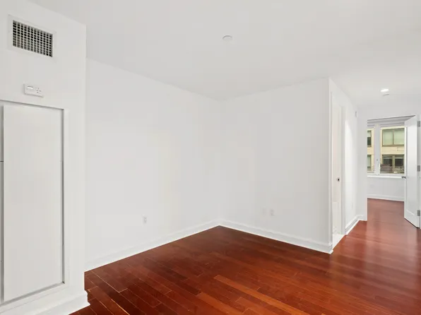 80 Riverside Boulevard image 8 of 22