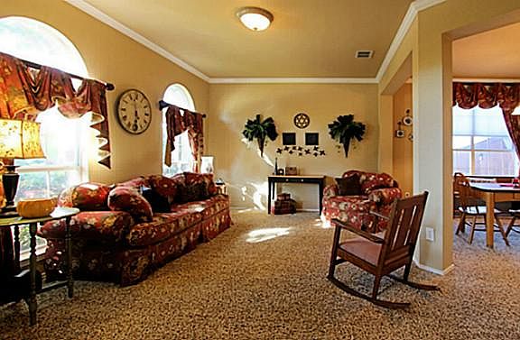 4th image of 704 Tealwood Ln