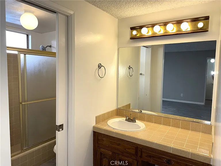 3901 Green Ave — Photo 5