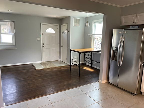 2nd image of 1009 Scott Ave