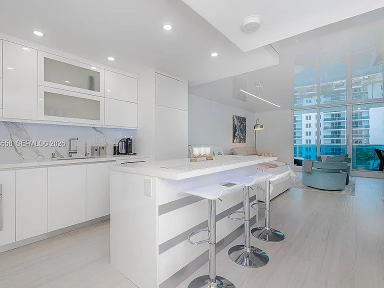 2301 Collins Ave #811 — Photo 1