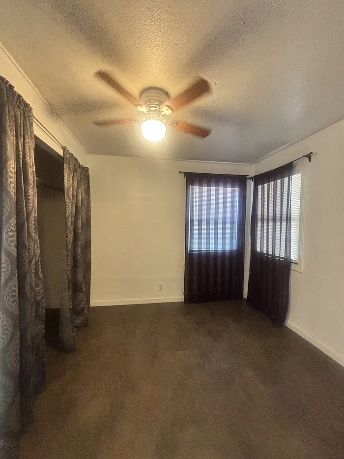 3 bed, 1.0 bath, 900 sqft, $1,900 — Photo 3