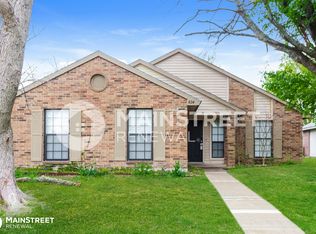 824 Plummer Dr, Cedar Hill, TX 75104