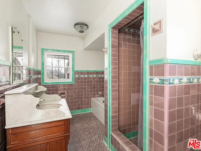 2030 Vine St — Photo 27