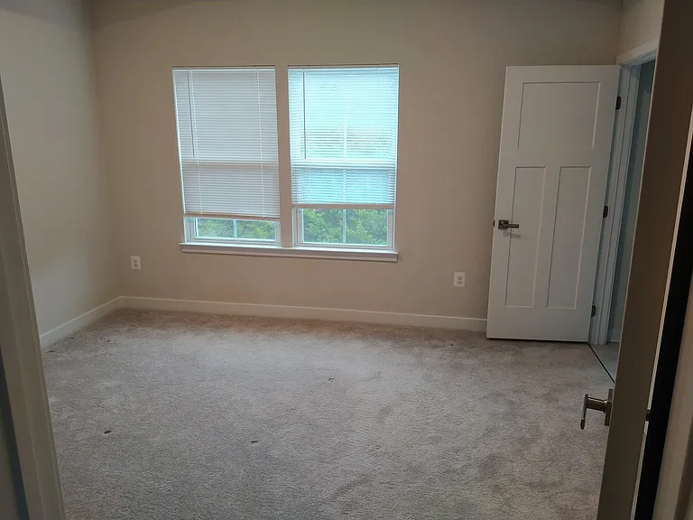 2031 Landon Ln — Photo 12