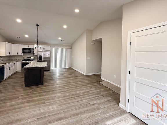 5th image of 304 N 12th St
