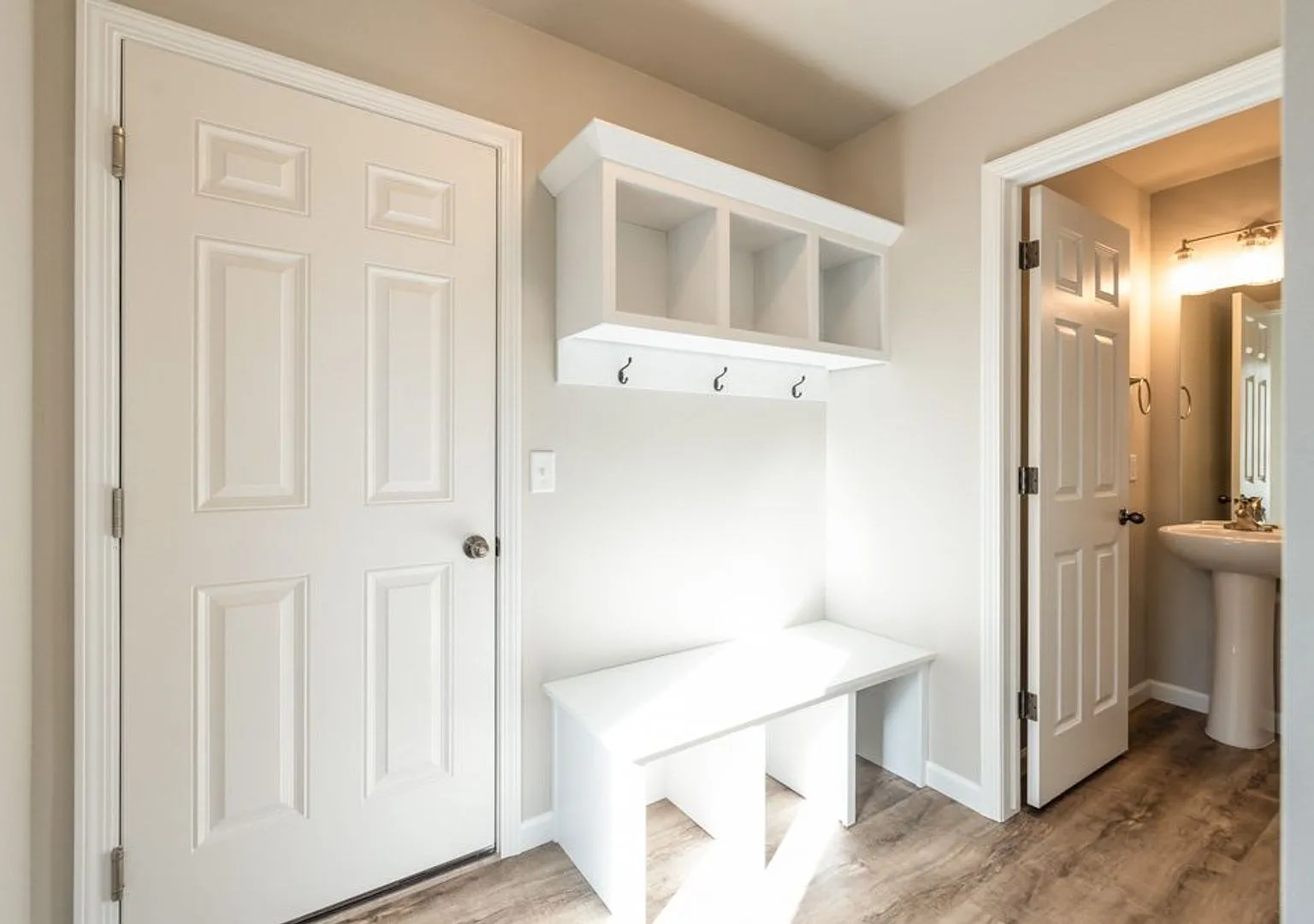One Month Free When You Sign A 13-Month Lease By August 31st! — Photo 4