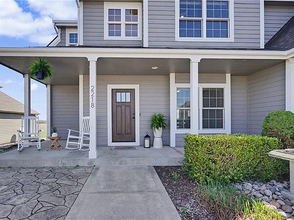 3rd image of 2218 Country Dr