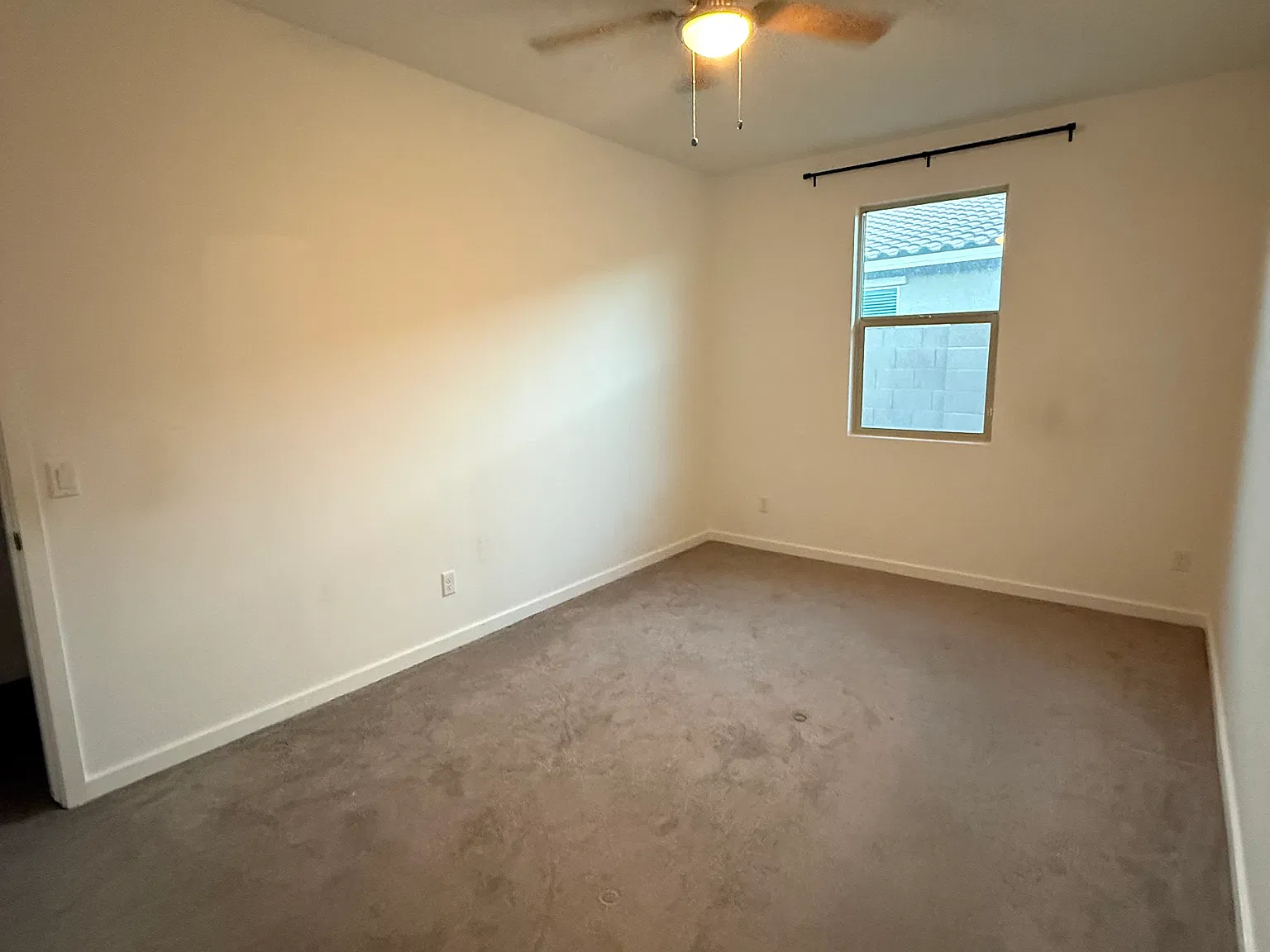 5 bed, 2552 sqft, $2,400 — Photo 4