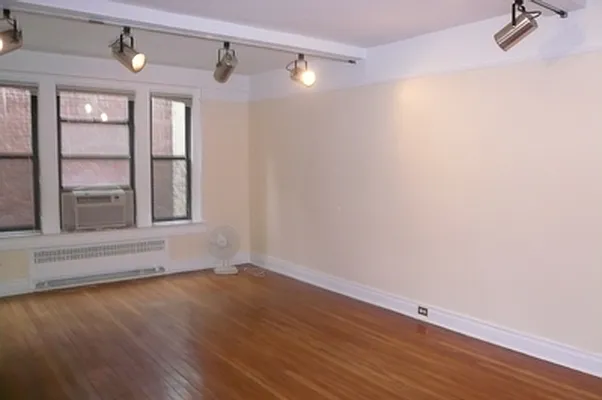 Sold by Akam Sales and Brokerage | media 1