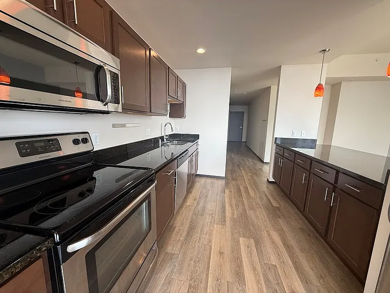 Galaxie High Rise Apartments — Photo 90