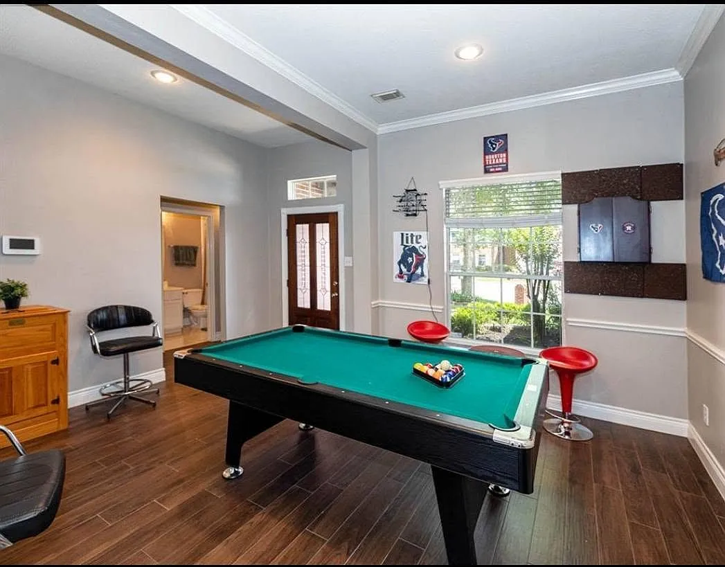 3 bed, 1969 sqft, $2,300 — Photo 2