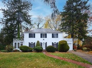 49 Fairway Ln, Manhasset, NY 11030