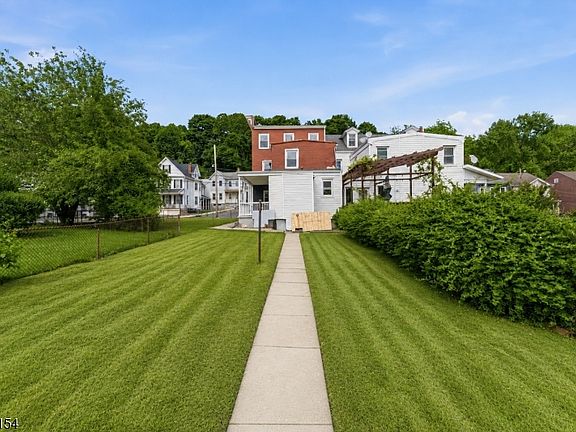 4th image of 60 Brainard St