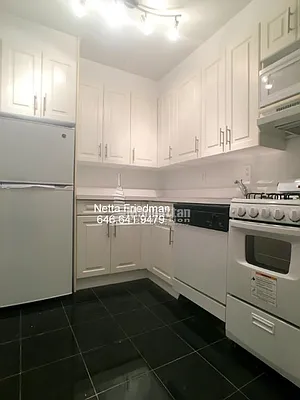 Rented by Manhattan Connection | media 24