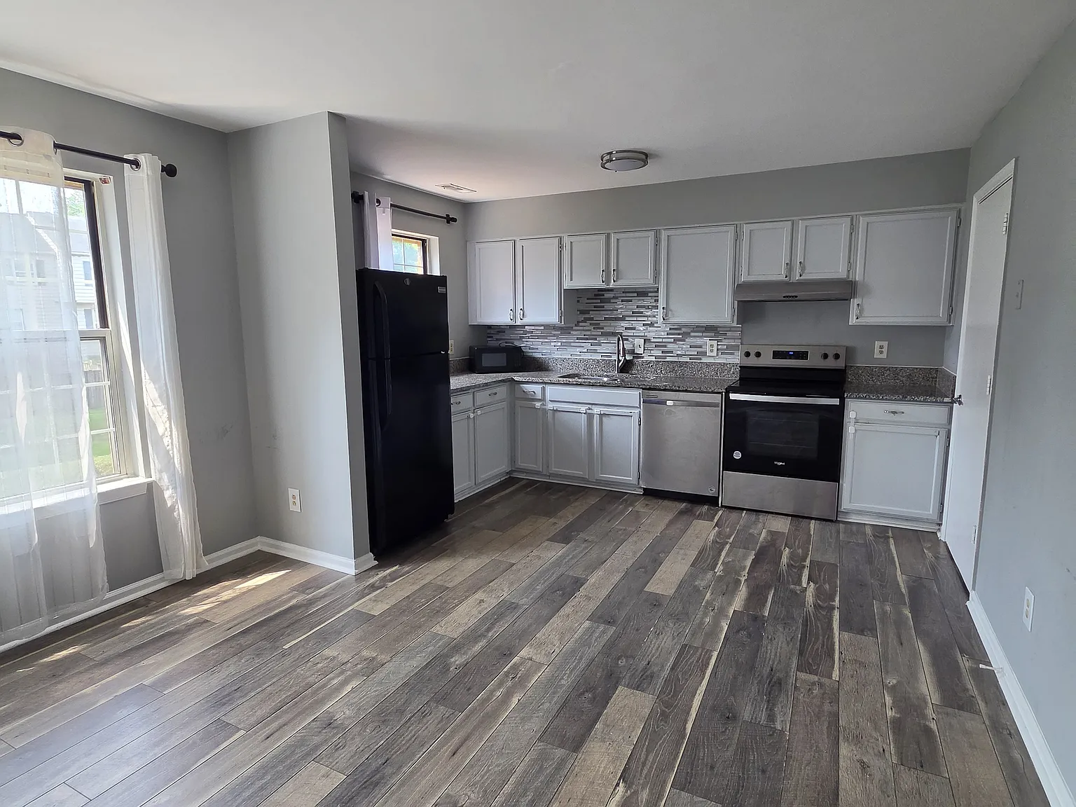3 bed, 1920 sqft, $3,200 — Photo 3
