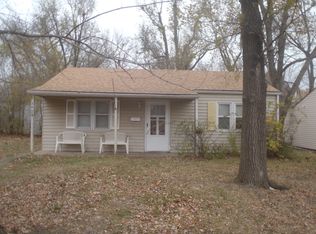 2428 SW Hillcrest Rd, Topeka, KS 66614