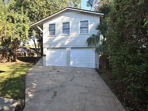 2nd image of 2745 Forbes St