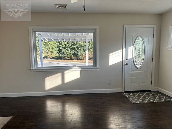5th image of 1018 W Cumberland Rd