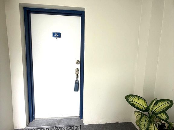 3rd image of 21085 NE 34th Ave APT 404-1