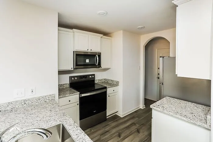 3 bed, 2.0 bath, 1218 sqft, $1,800 — Photo 4