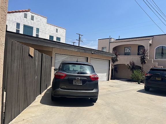 2nd image of 922 Belmont Ave #922