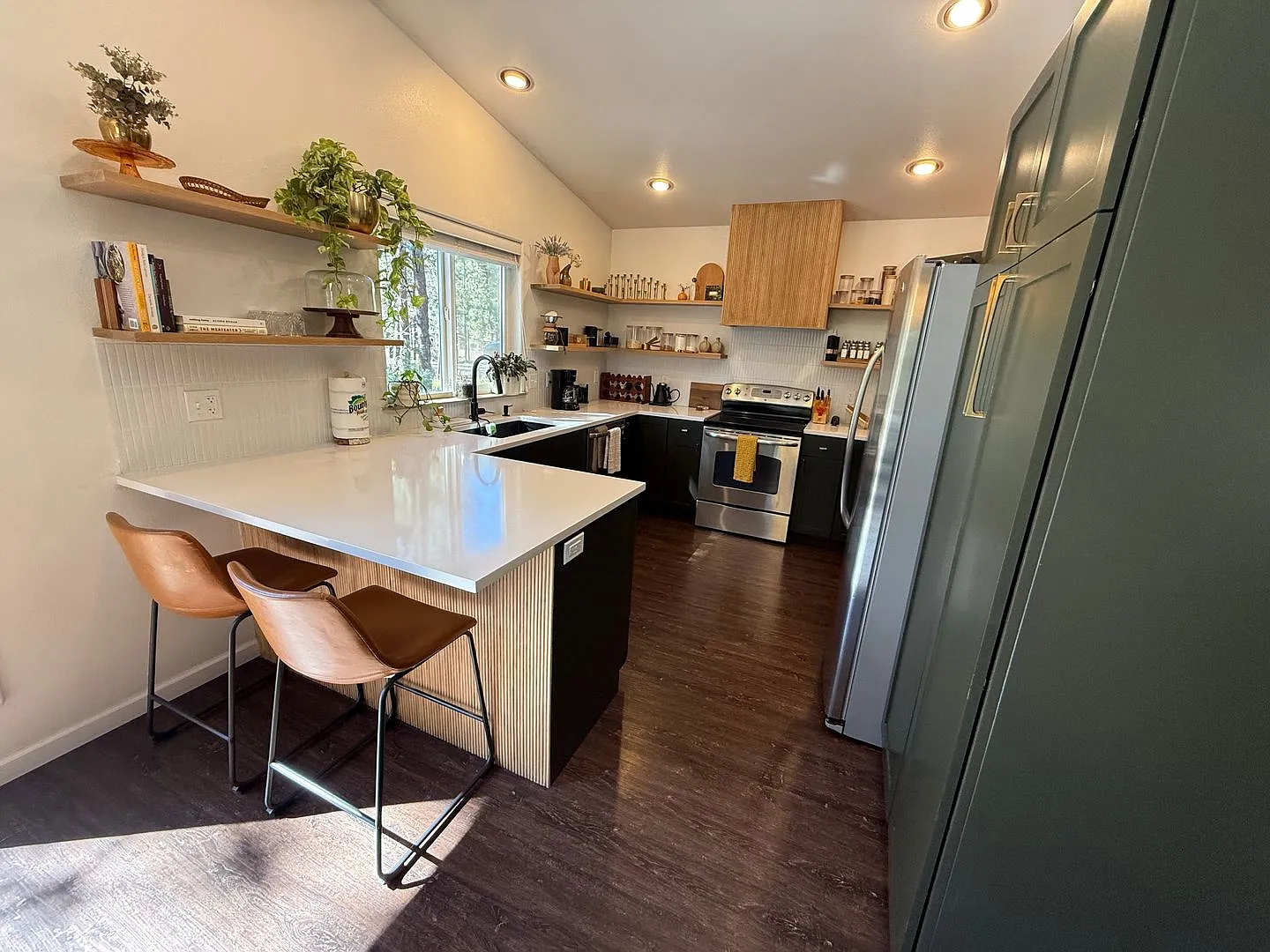 Beautifully Remodeled 2 Bed/1.5 Bath on .44 Acres - Sunriver, OR — Photo 3