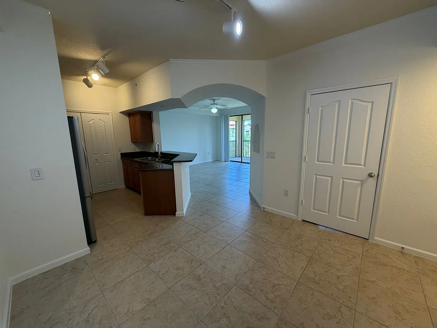 Annual Rental - Positano Place - Unfurnished 1 Bed/1 Bath With Lake View And New Appliances! — Photo 4