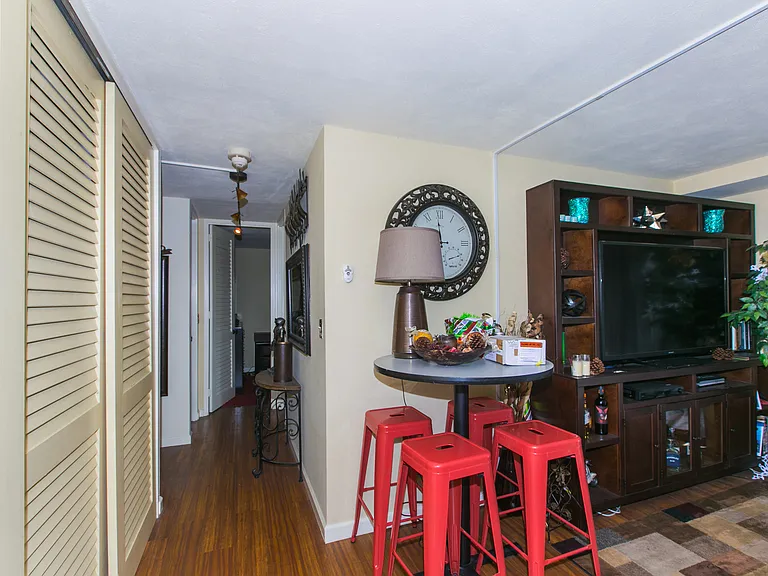 1511 Nuuanu Ave #639 — Photo 13