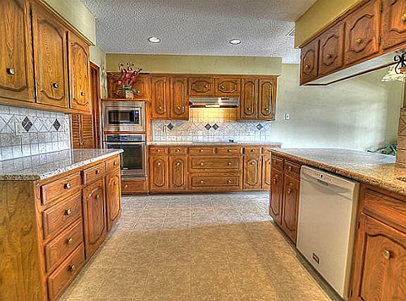 2nd image of 1200 Richland Oaks Dr
