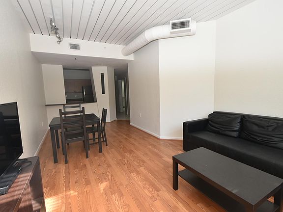 5th image of 2421 W Horatio St #455