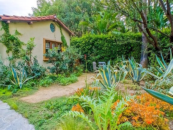 3rd image of 11714 La Maida St